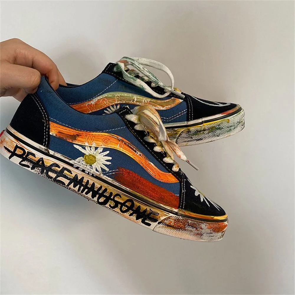 

2024 Men's shoes fashion autumn winter small yellow peach blue hand-painted graffiti shoes students do old women's shoes lovers