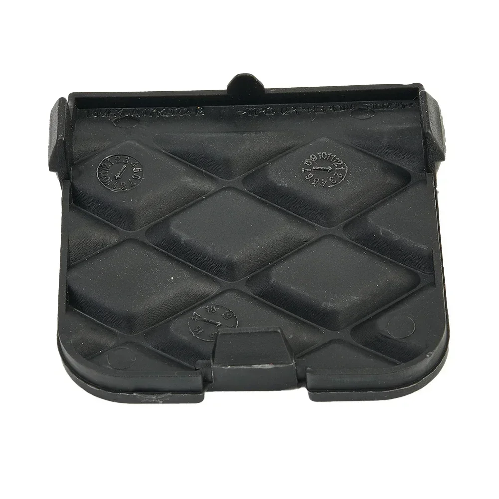 1 قطعة المصد الخلفي البلاستيكي سحب هوك غطاء غطاء العين 1705332 لفورد فوكس هاتشباك 2011 2012 2013 2014 2015 2016 #5