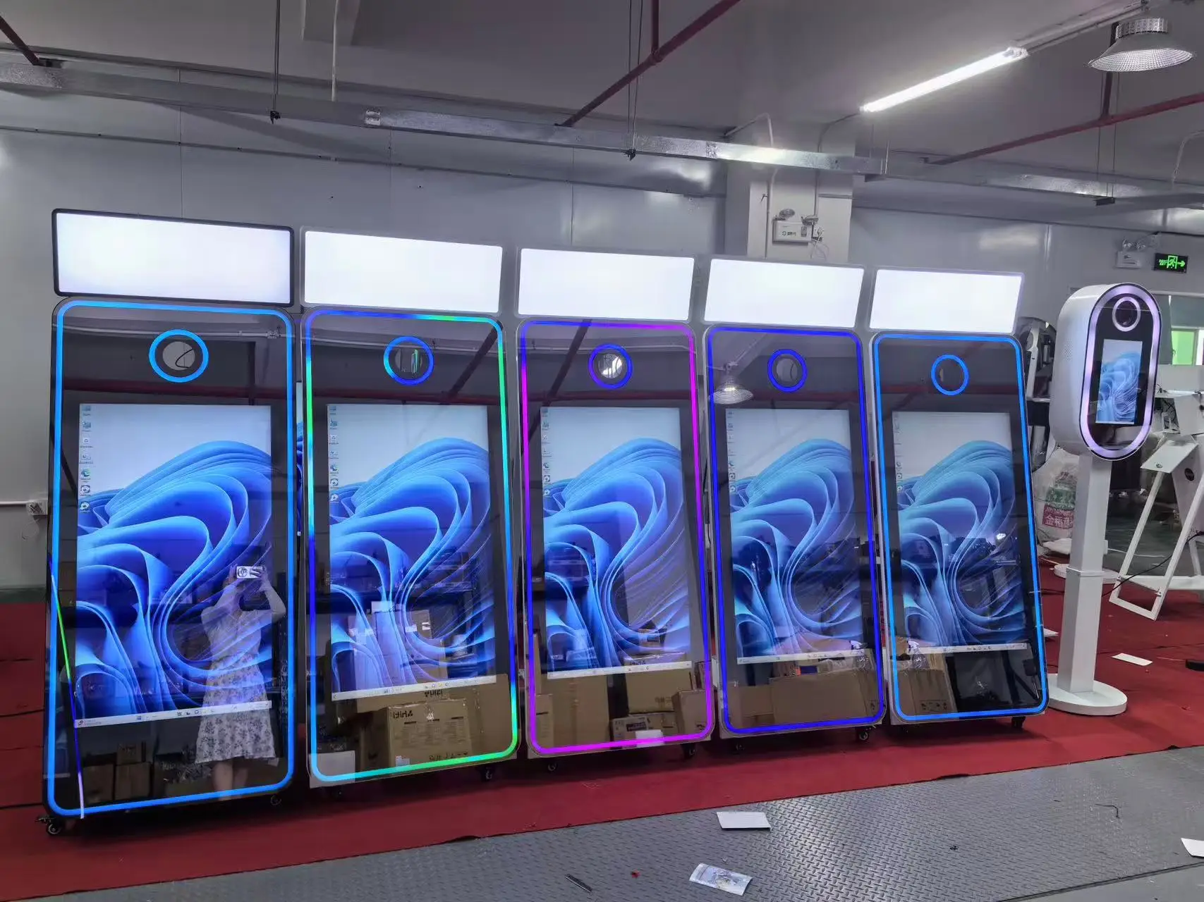 

/Print Metal For Events Parties USA EU Warehouse /FTY AI Selfie Photobooth Mirror 70inch With 43 Touch Screen Instant