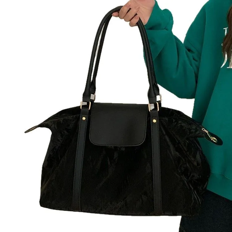 

Chic Women's Large Travel Bag - Single Shoulder Crossbody, Perfect for Short Trips & Gym Sessions