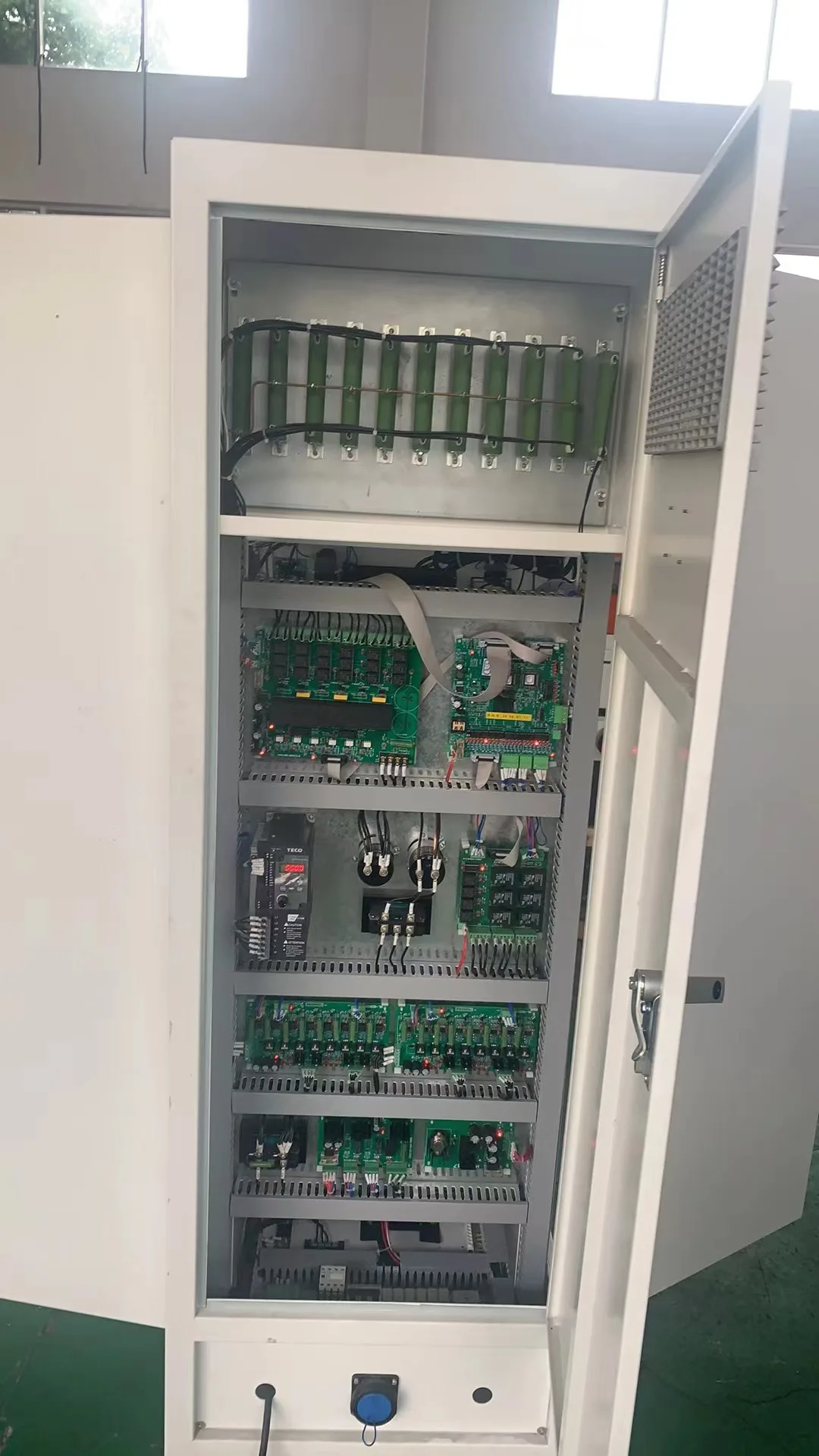 صناعات البناء عالية السرعة DK7745 آلة قطع تآكل الأسلاك باستخدام الحاسب الآلي سلك أوتوماتيكي صغير EDM مع مضخة تنطبق على #6