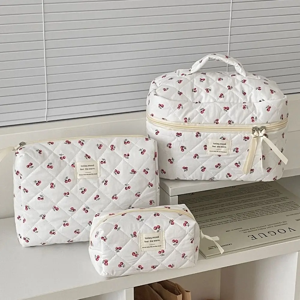 Cute Cotton Quilted Makeup Bag Flower Printed Household Stationery Storage Bag Lightweight Soft Makeup Lipstick Case Casual