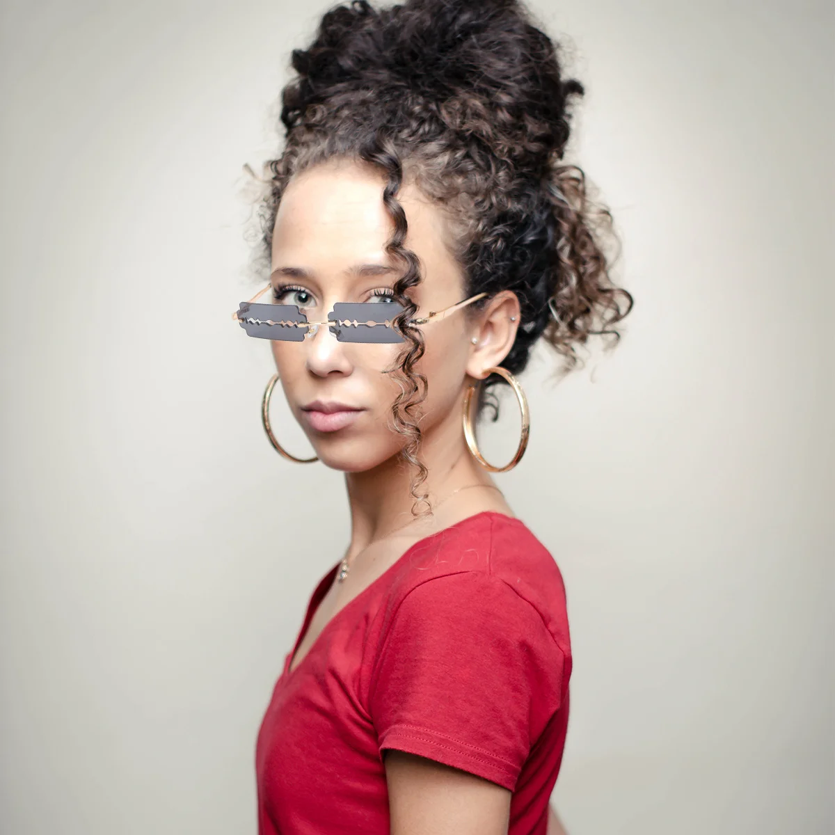 

1pc Halloween Sunglasses For Kids Adults Fashionable Hollow-Out Metal Frame Lightweight Durable Party Outdoor Decorative