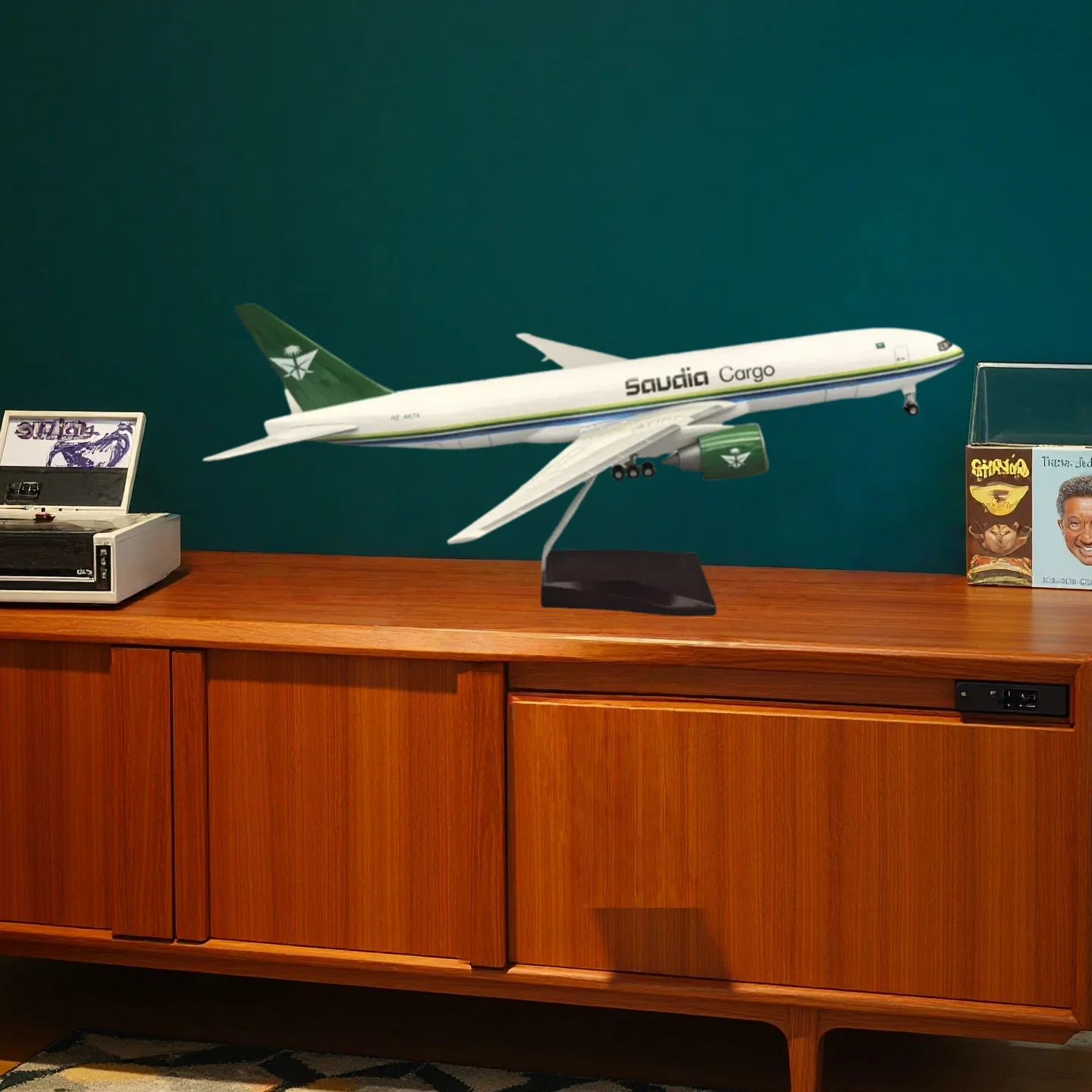 47cm Airplane Model B777 Aircraft Model Saudi Cargo Airways Airlines Model W Wheels Plane Collection Display Souvenir Plane Gift