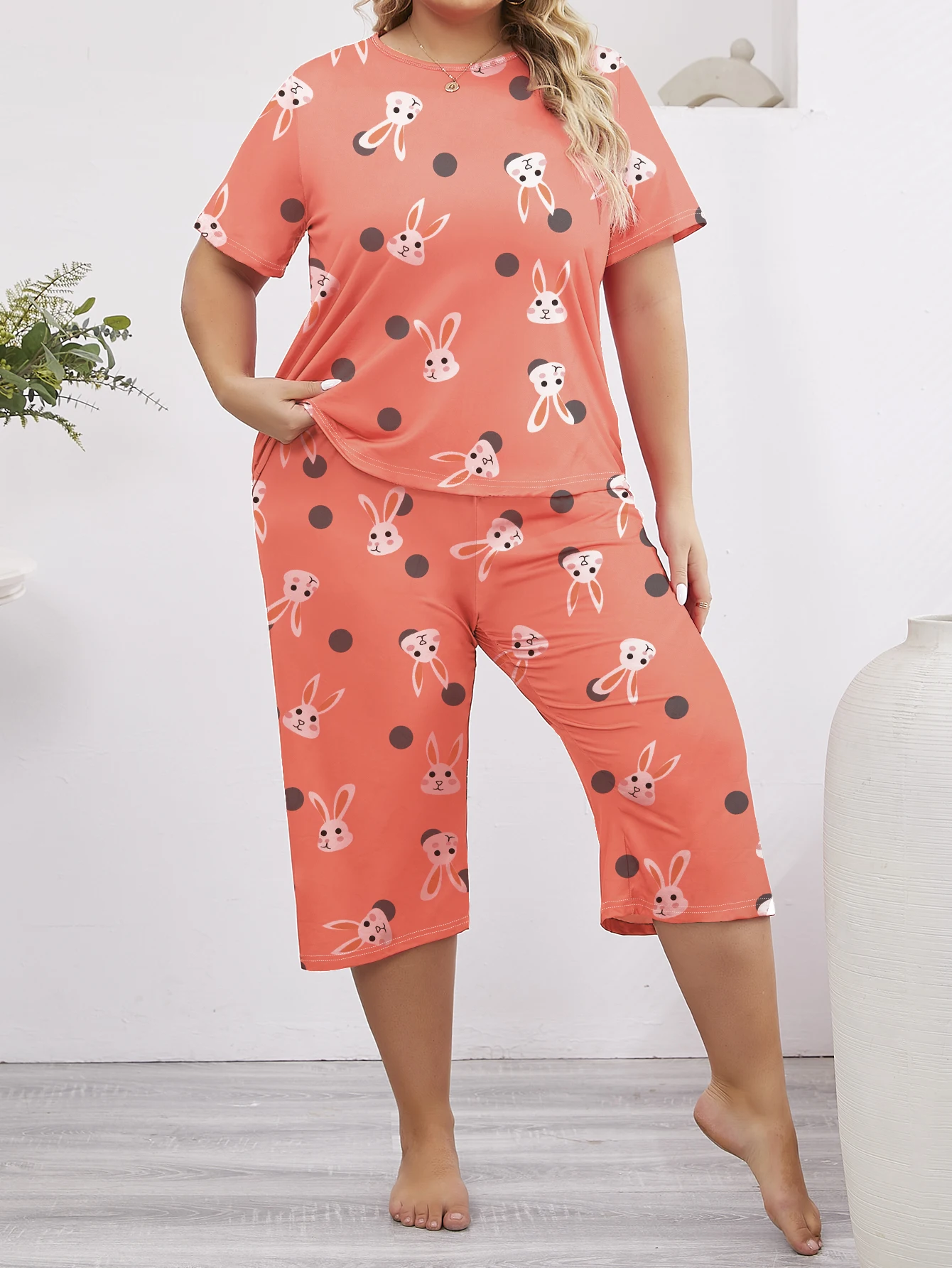 

Large women's pajamas summer round neck pullover bunny print short sleeved top cropped pants home suit set