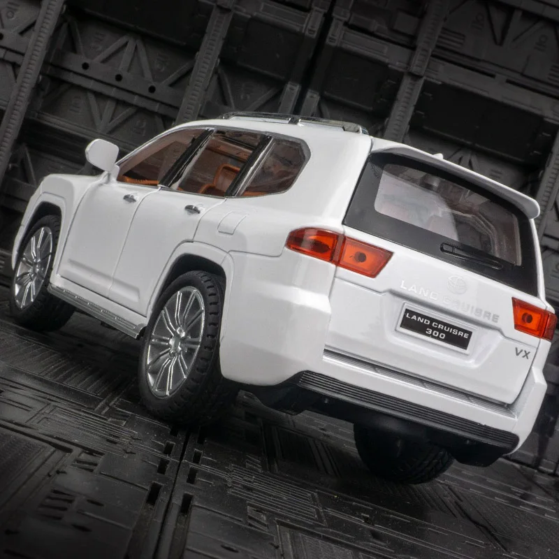 

1:24 2022 Toyota Land Cruiser LC300 Alloy Off road Vehicle Model Car Decoration Children's Sound and Light Toys