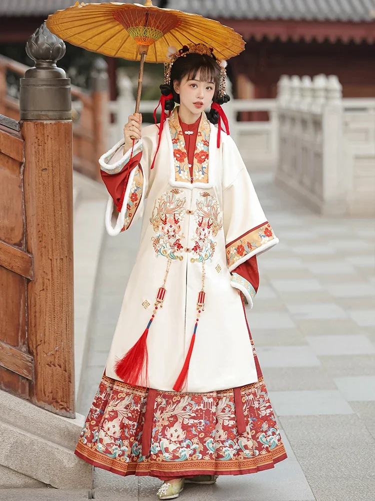 

Ming Dynasty Hanfu women's double breasted shirt horse-face skirt New Year dress thick suit (Send clothes to hang ornaments)