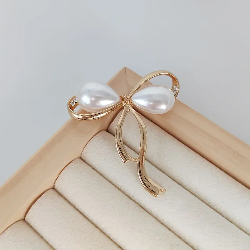 موضة القوس اللؤلؤ بروش للنساء الفاخرة رائعة حجر الراين دعوى الصدار دبابيس حلية مجوهرات اكسسوارات هدايا 2024 تصميم جديد