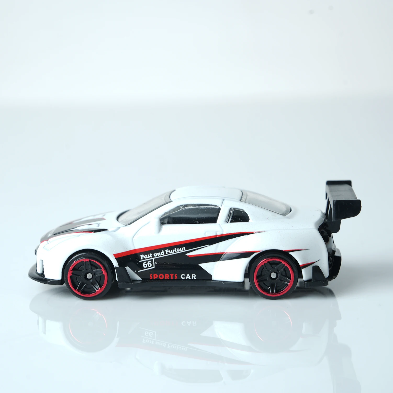 1:64 liga carro clássico branco modelo de carro de corrida, carro de brinquedo infantil, brinquedo de transporte, corpo liso, presente de natal perfeito para meninos