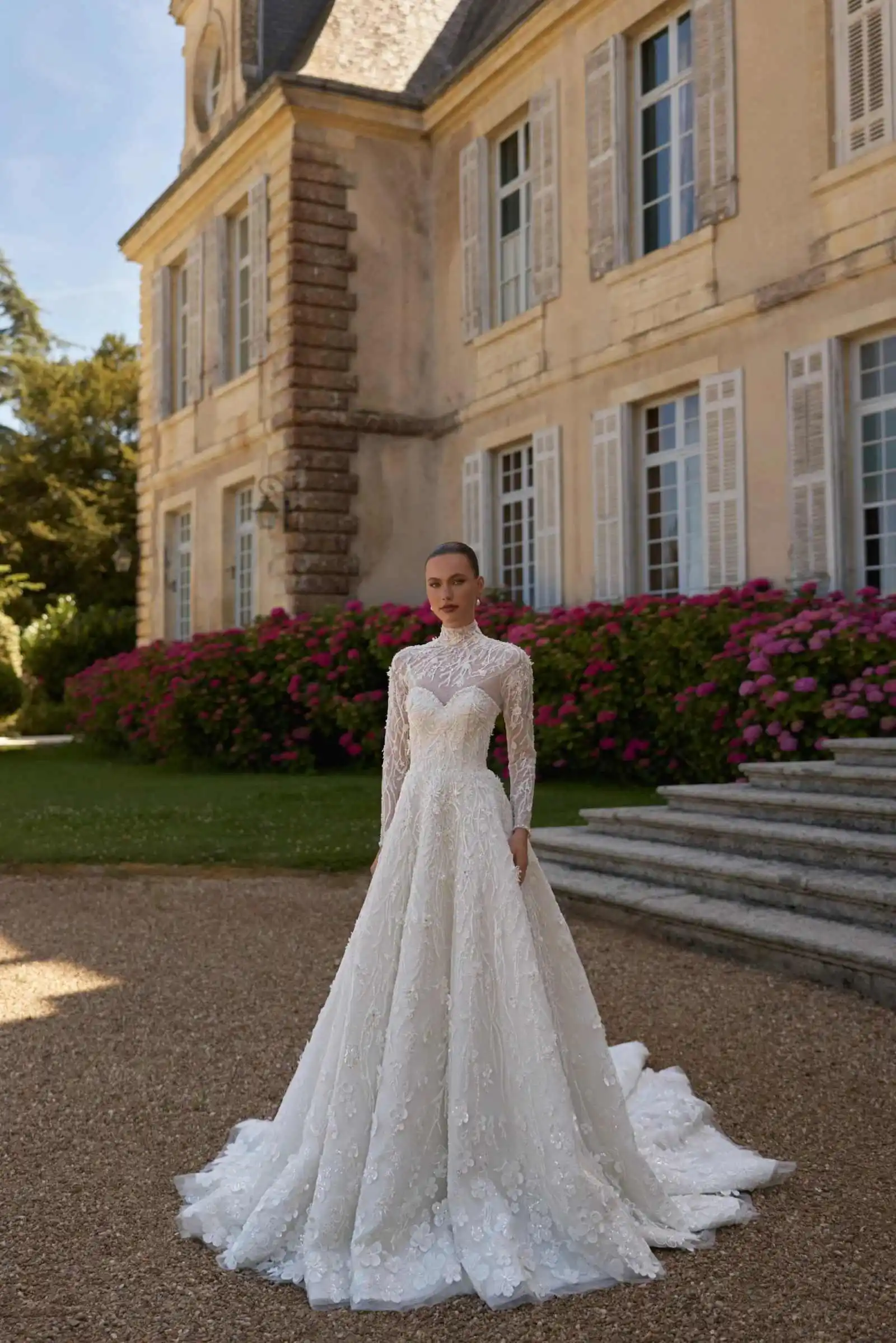 Elegant Wedding Dress High Neck Long Sleeve Lace Appliqued Ballgown Bridal Gown For Garden Wedding Celebration Customized