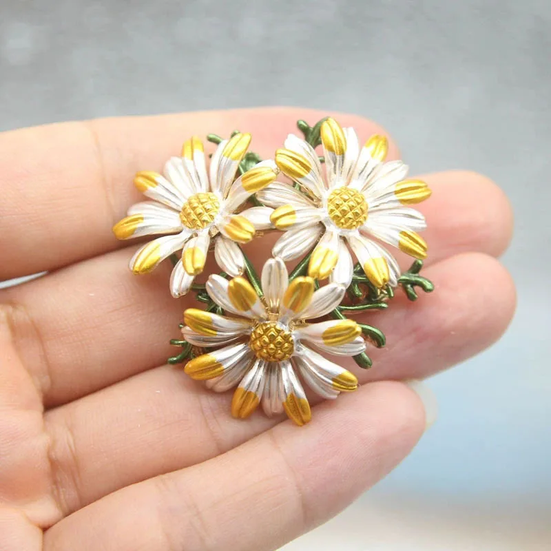 Ladies' Exquisite Countryside Chrysanthemum Brooch Elegant Suit Accessory Coat Corsage High-End Luxury Sunflower Pin