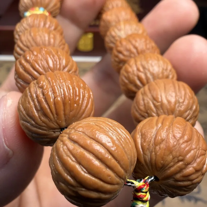 Monkey head walnut, a high-quality, intricately carved bracelet both men and women, a luxury item for collectors
