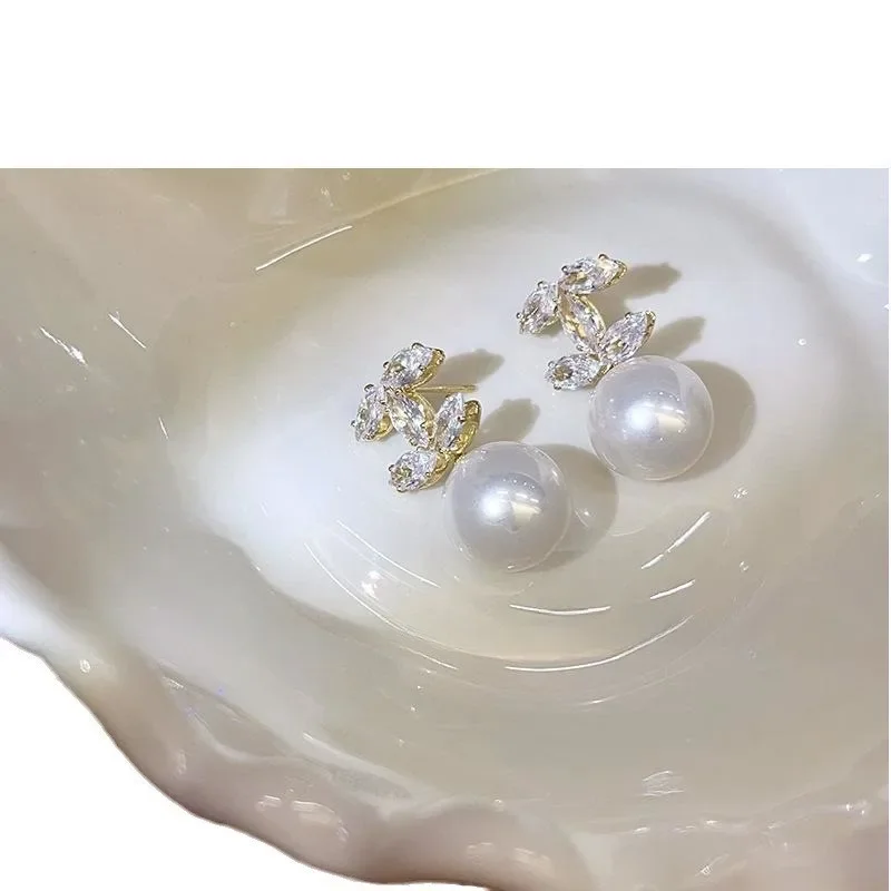 مزدوجة C أقراط اللؤلؤ المرأة الفاخرة انخفاض الأقراط الفريدة الخريف الشتاء الاتجاه الراقية الإحساس الأذن المجوهرات