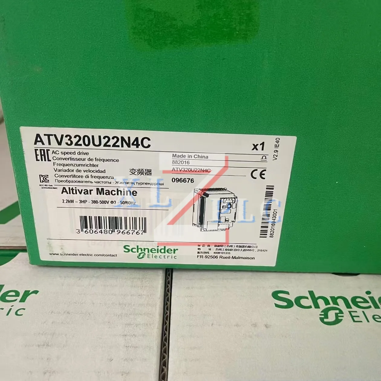 новый в наличии частотный привод ATV320U22N4C ATV32HU11N4