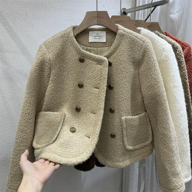 Abrigo de lana de cordero con cuello redondo, Chaqueta corta de algodón, estilo de diseño de lujo, doble botonadura, temperamento noble informal,