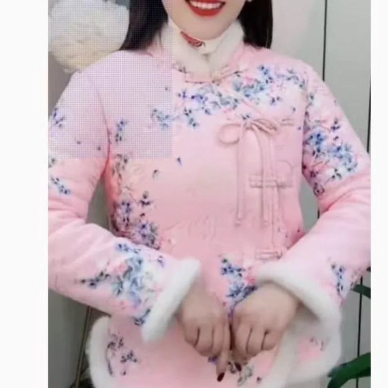 겨울 두꺼운 코튼 코트 플러스 벨벳 플러시 젊은 스타일 스탠드 칼라 자수 버클 새 디자인 여성용 사슴 가죽 코튼 재킷