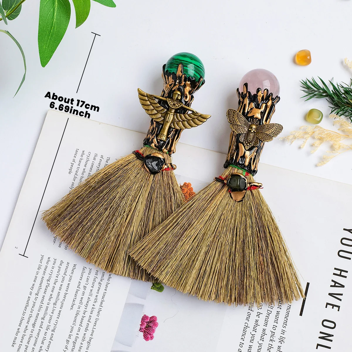 1 قطعة الكريستال الطبيعي عين النمر الكرة حجر مكنسة سحرية الحرف Besom ديكور حديقة المنزل هدية الكريسماس