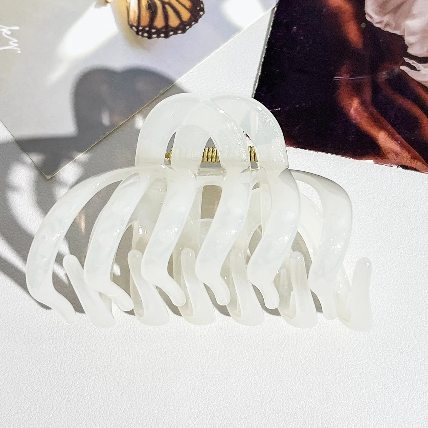 Elegante Goldpuder-Haarklammer in Haifischzahn-Form für Dickes Haar, Langlebiges Material, Einfarbiges Haaraccessoire – Detail 4