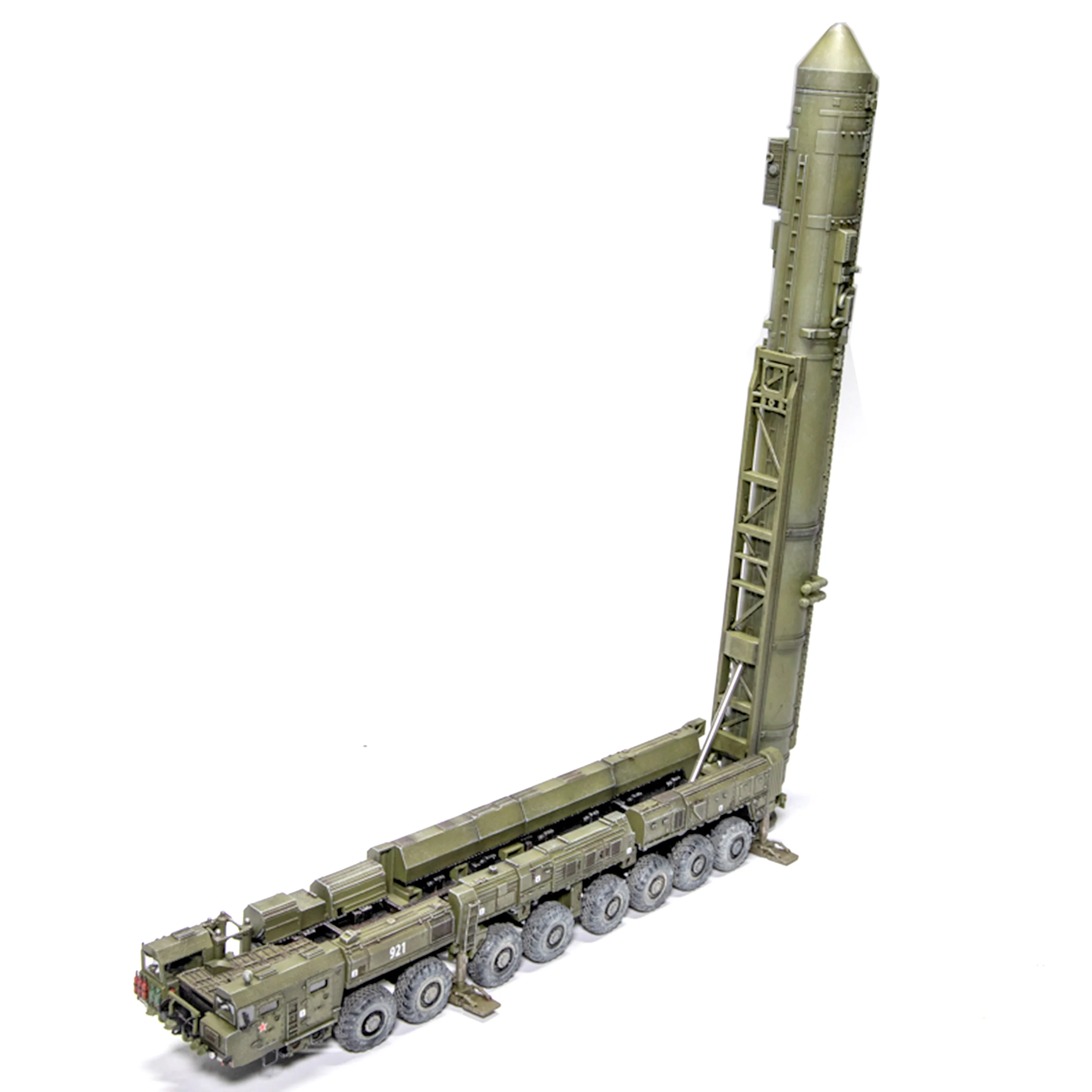 1: 72 AM Russian RT-2PM2 intercontinental ballistic missile model TOPOL-M (2 soldiers gifted) static finished model
