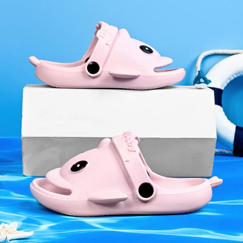 A pair of children's open-toe sandals with shark pattern design. Outdoor soft-soled comfortable and lightweight slippers,YD-2398