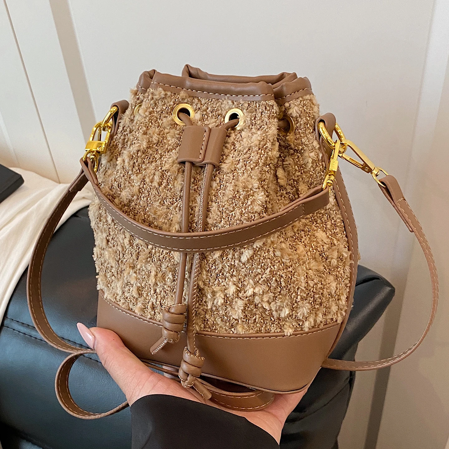 أزياء رقيق دلو حقائب للنساء الصلبة سلسلة التصحيح بو حقيبة يد سعة كبيرة الإناث اليومية التنقل رسول الكتف حزمة