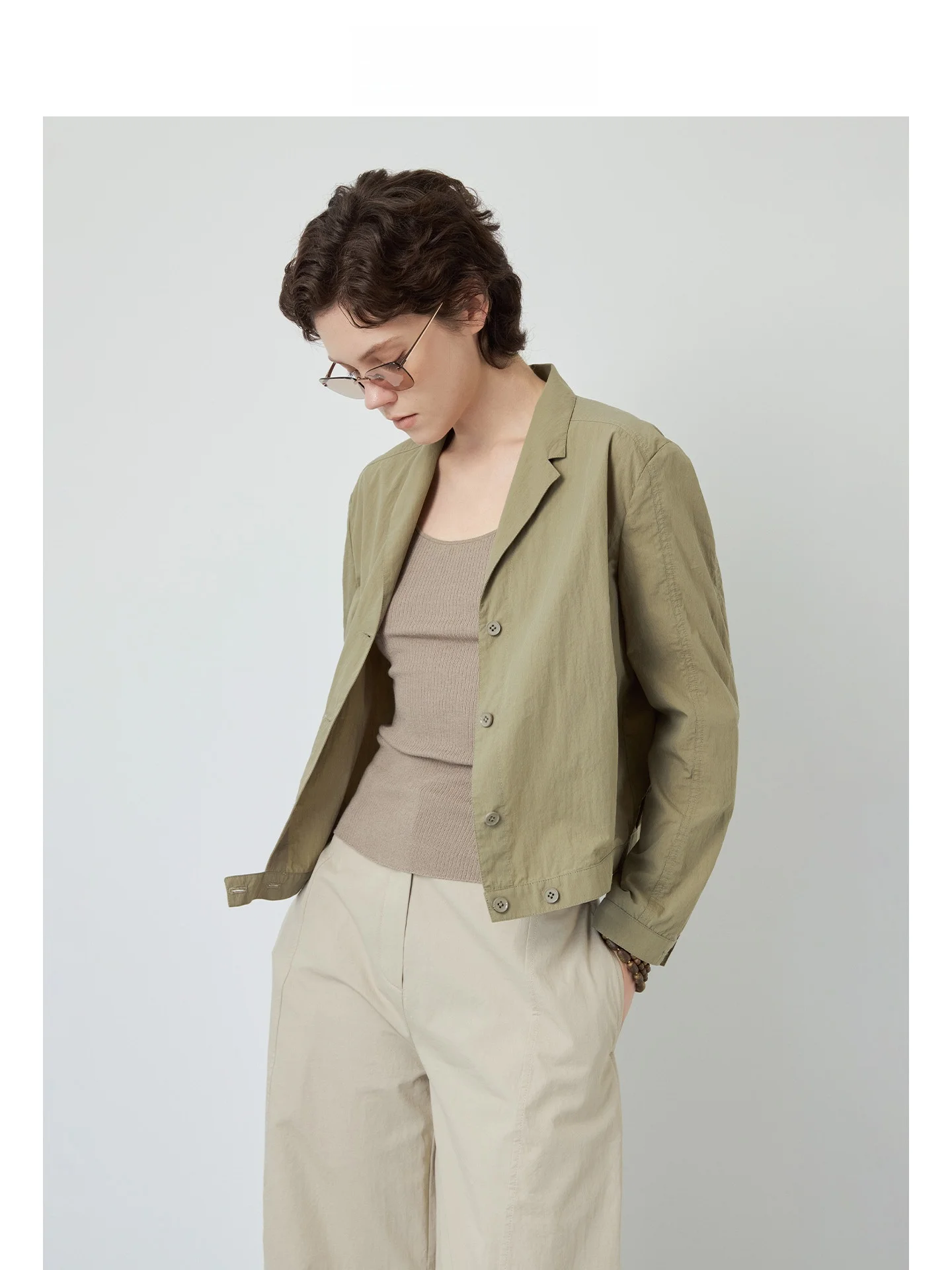 

Женская короткая куртка Mincollection с воротником на пуговицах, дышащая, из хлопка, для весны и лета, однотонная, для повседневной носки