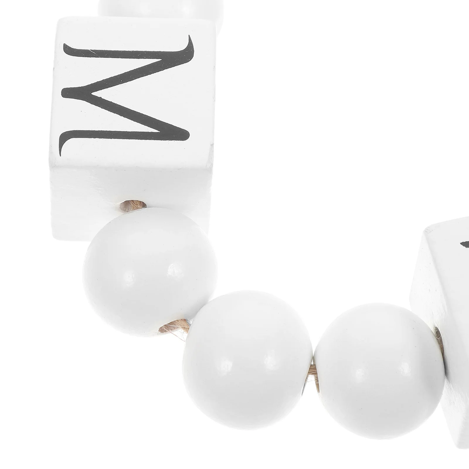 Деревянная подвеска из бисера с кисточкой