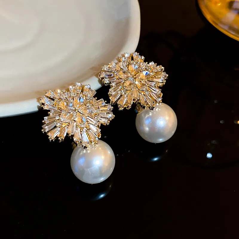 Light Luxury Imitation Pearl Earrings Women Fashion Zircon Crystal Earrings Snowflake Stud Earrings Jewelry For Party Wedding