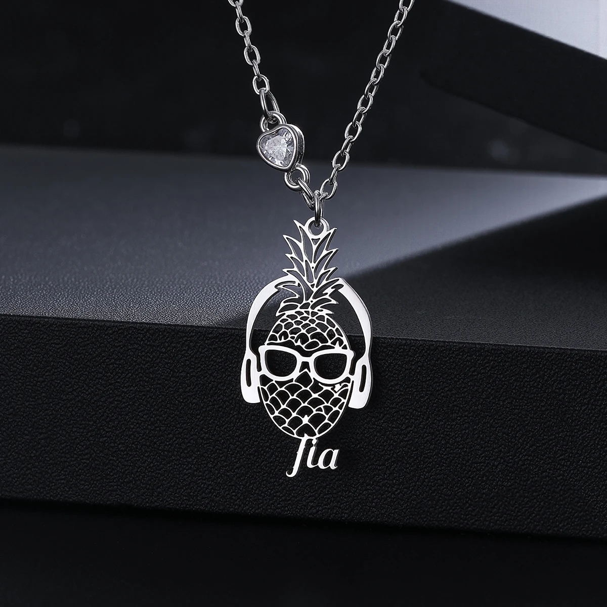

Custom Name Stainless Steel Hollow Pineapple Listening to Music Boy Necklace Men's and Women's Fashionable Pendant Necklace