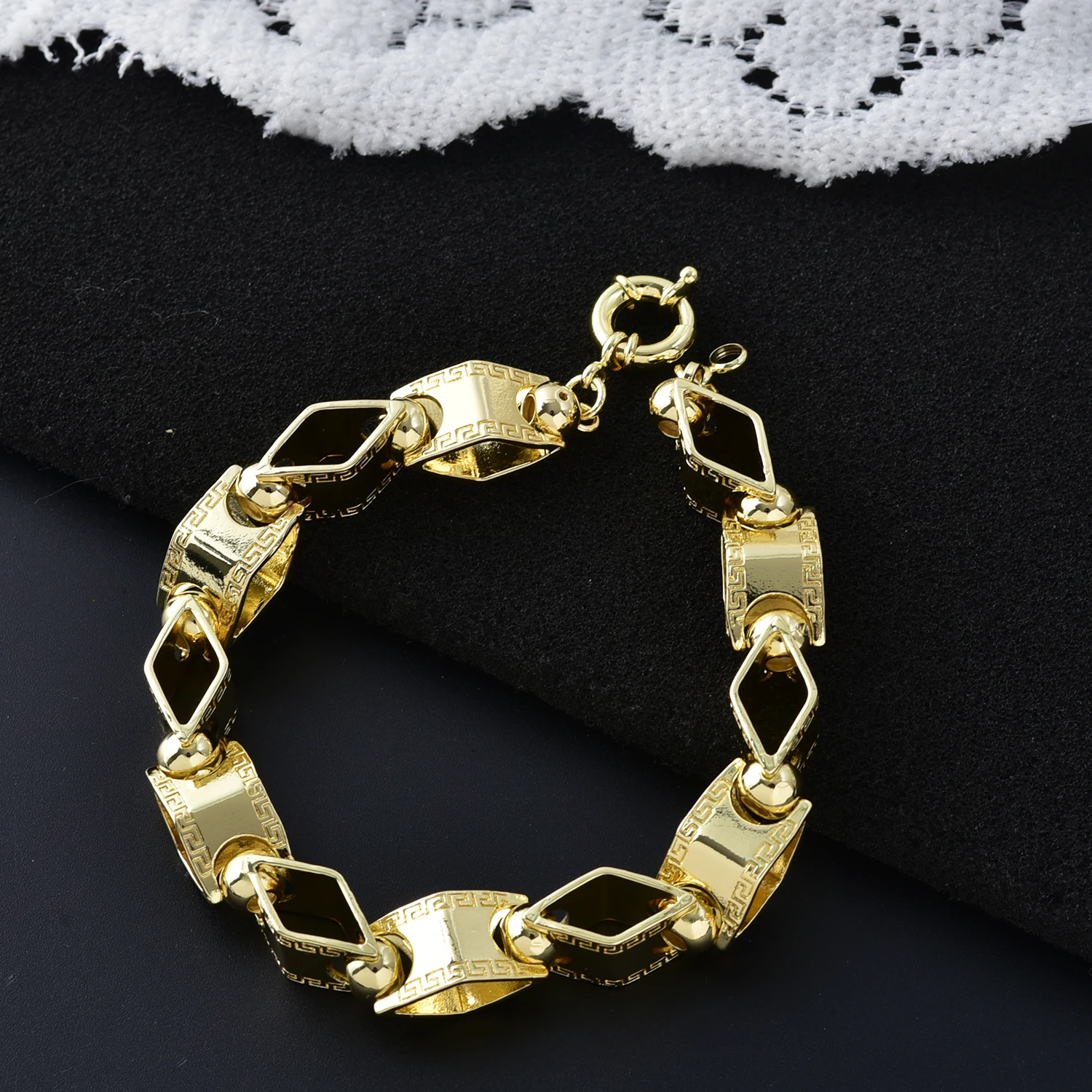 Gold Plated Geometric Link Bracelet For Women Hollow Rhombus Chain Bracelet Vintage Pattern Jewelry Gift For Party Daily Wear