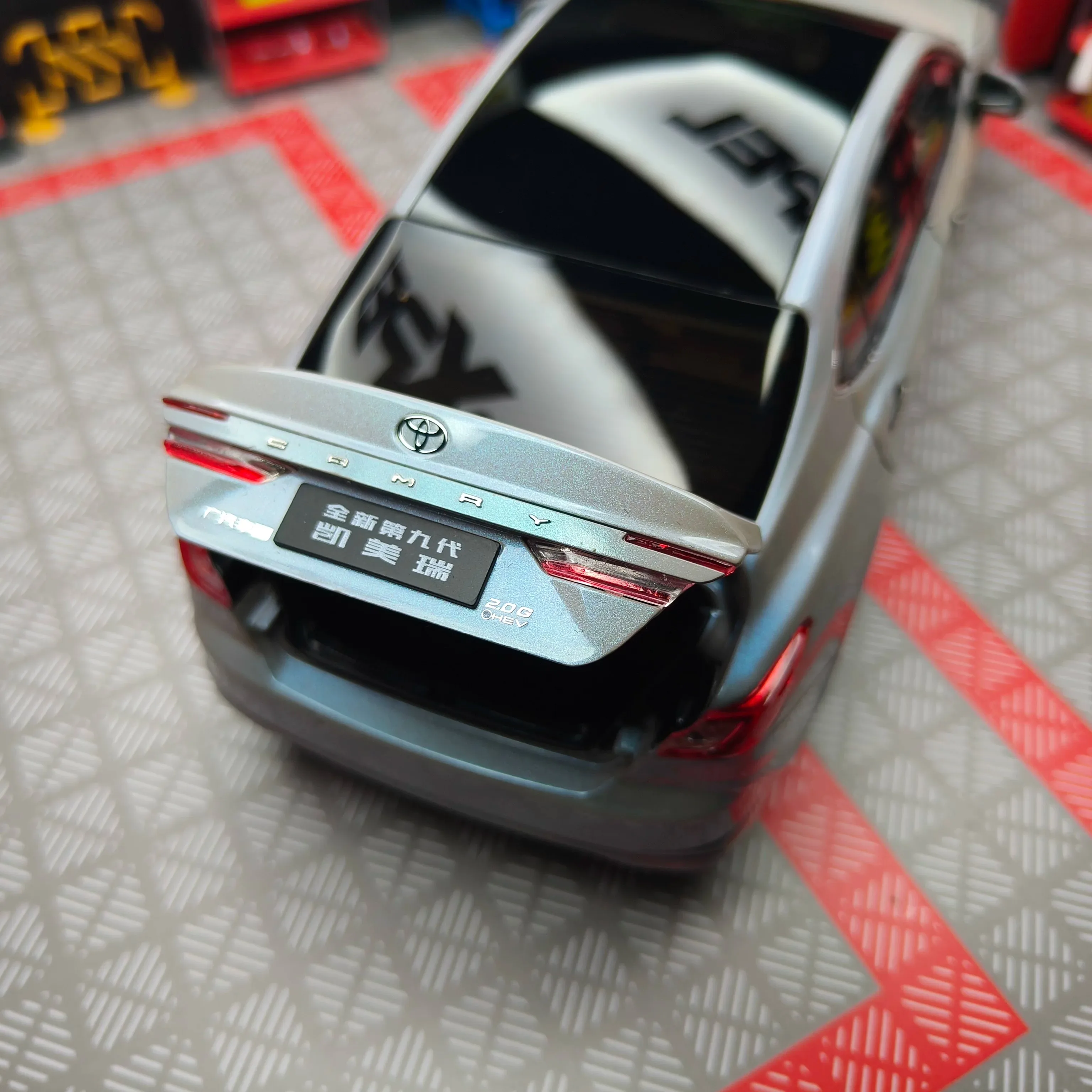 Original 9th Generation Toyota Camry 1/18 Scale Alloy Car Model Full Door Opening Simulation Vehicle Ornament Collectible Gift