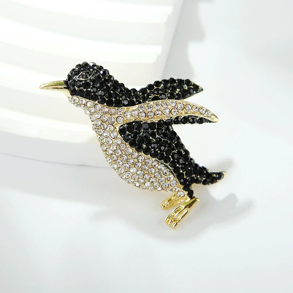 Brand High Quality Crystal Rhinestones Metal Penguin Animal Brooch Pins