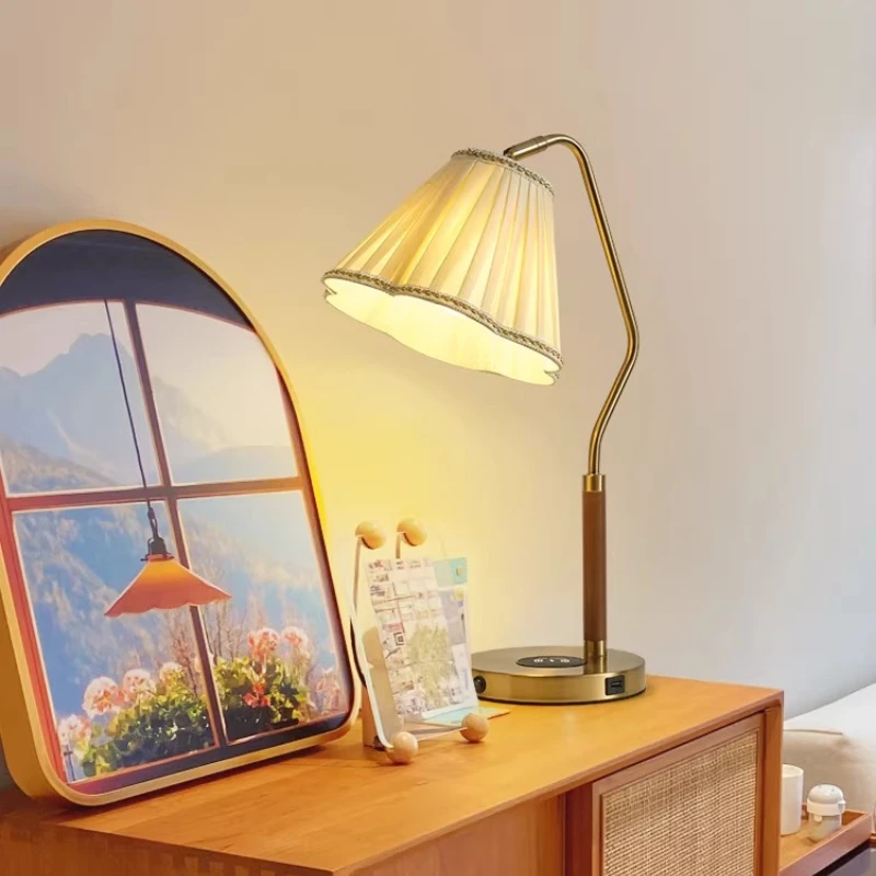 

American Retro Minimalist Cloth Cover Table Lamps Bedroom Bedside Parlor Sofa Office Study Wireless Charging Reading Desk Lights