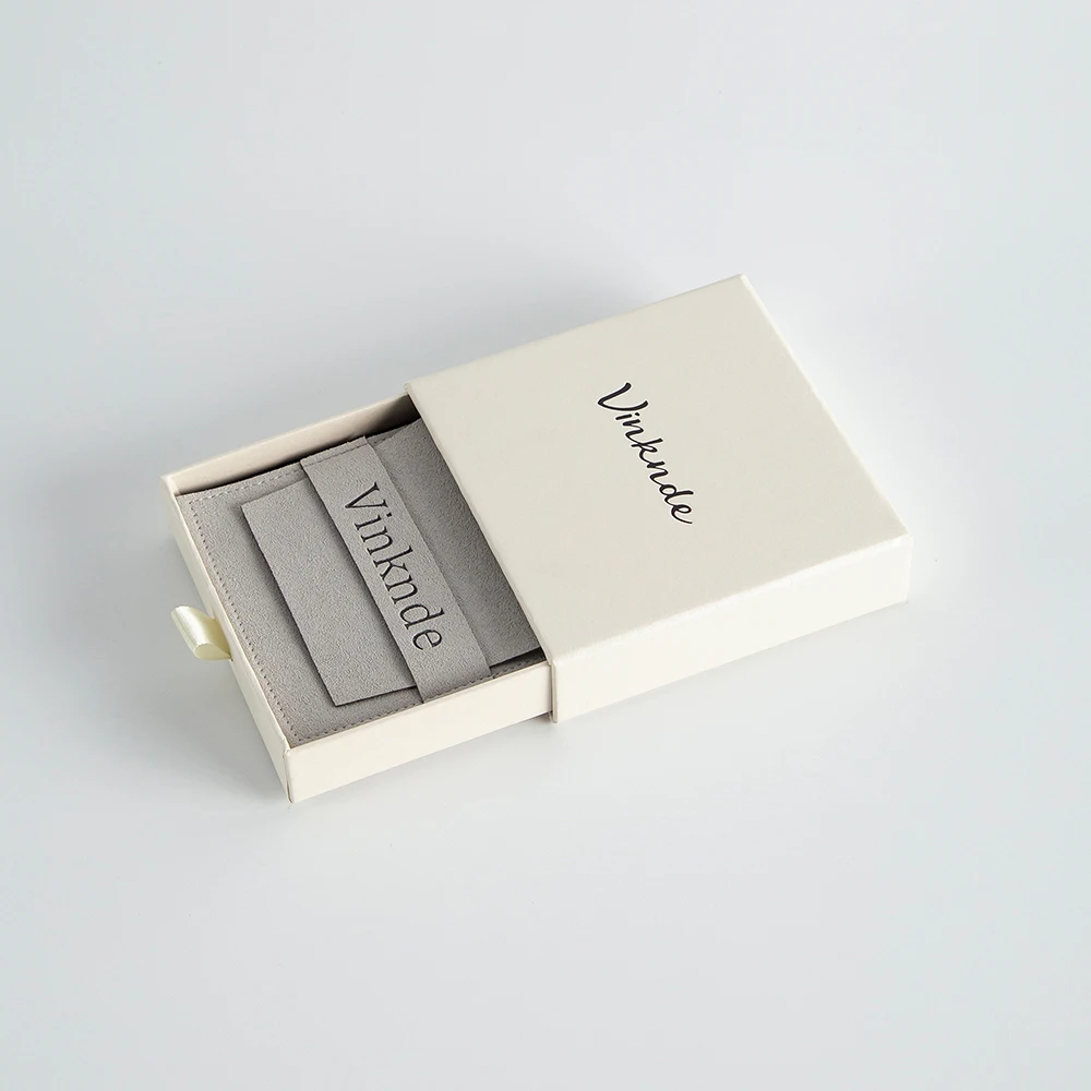 Aangepaste logo lade sieraden verpakking studs ketting ringen trekken kraftpapier microvezel suède opslag stofzakje geschenkzakken