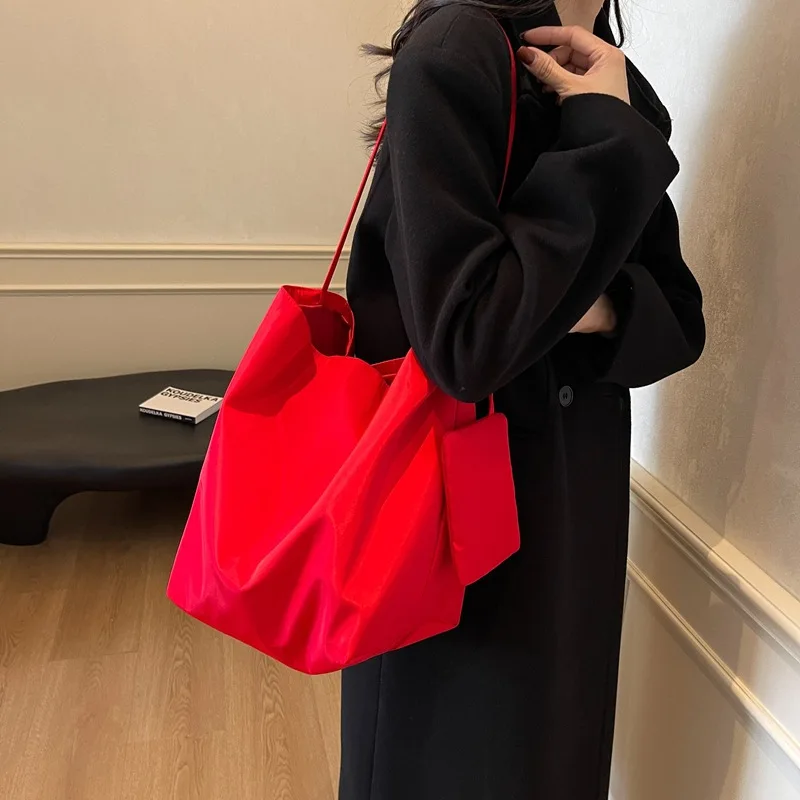 

Minimalist and lazy style tote shoulder bag, women's large capacity armpit bag, student class bucket bag, retro shopping bag