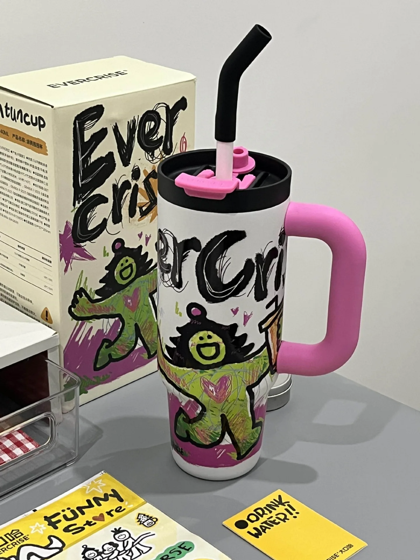 

Graffiti Insulated Tumbler Large Capacity Portable With Straw Trendy Aesthetic Water Bottle For Travel Office Daily Use