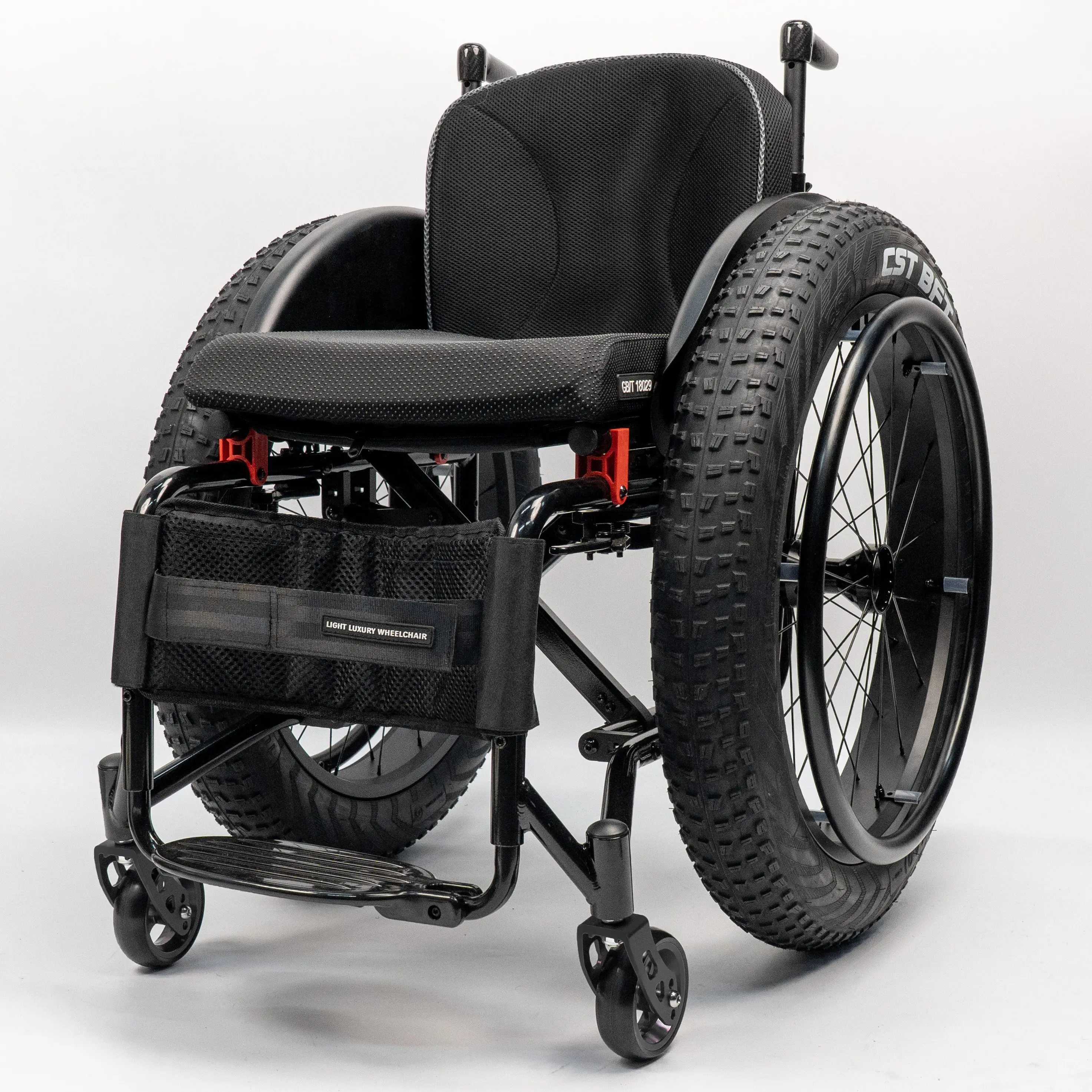 Sportrollstuhl 5802 Robuster Allterrain-Rollstuhl mit Großen Rädern, Schneereifen, Strandrad und Stoßdämpfer Vordermodell