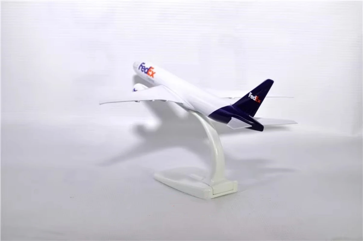 طائرة بمقياس 20 سم 	 فيديكس الطيران بوينغ 777 نموذج طائرة يموت الصب المعادن نموذج طائرات عشاق الطيران الهدايا