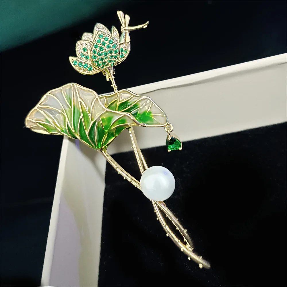 

Fashionable and Fresh Enamel Colored Lotus Leaf Brooch Spring and Summer Suit Jacket Green Zircon Plant Lotus Pin Jewellery