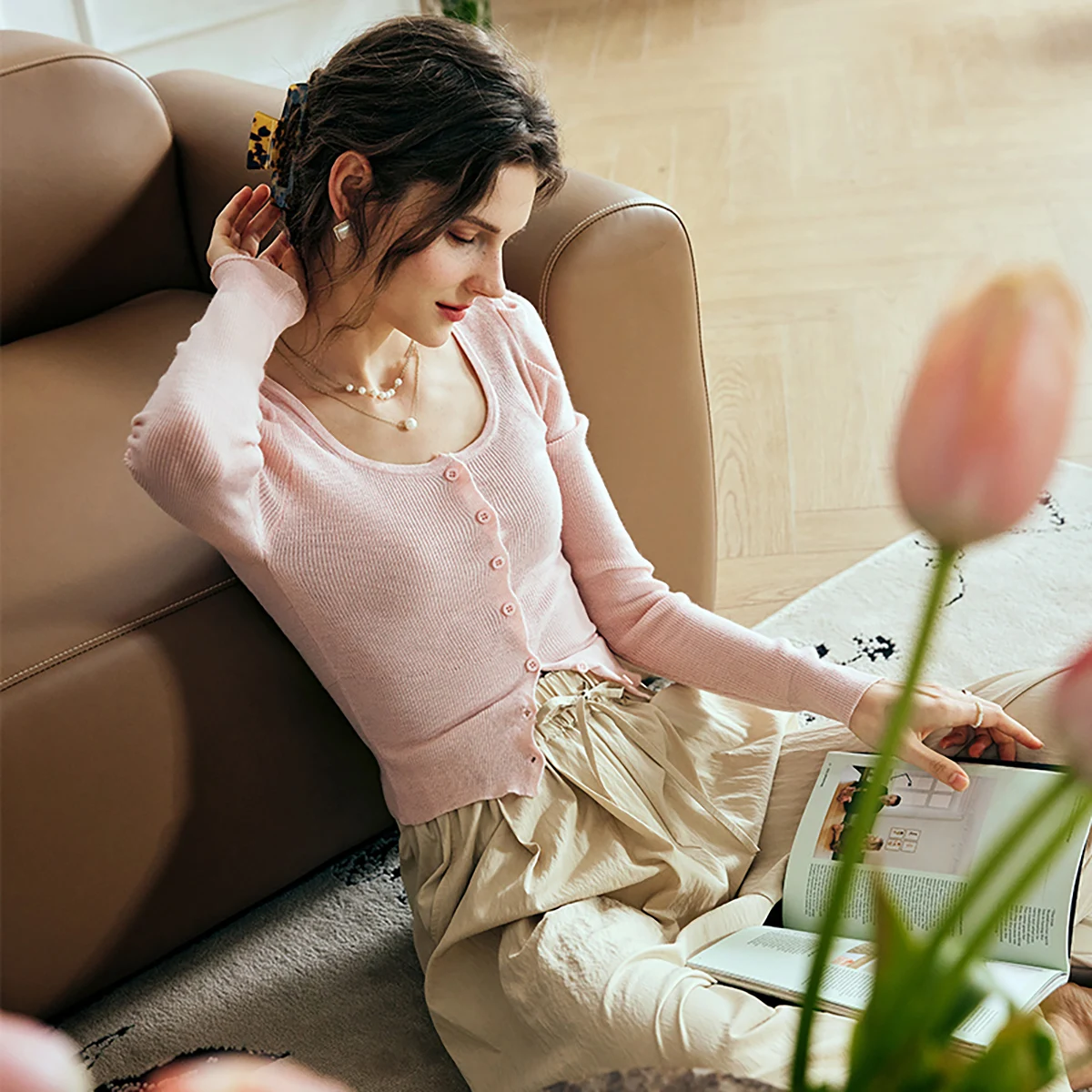 

OLrain French Knitted Cardigan Women's Autumn 2025 New Solid Slim-fitting Sweater Long Sleeve Square Collar Top O23QM80960