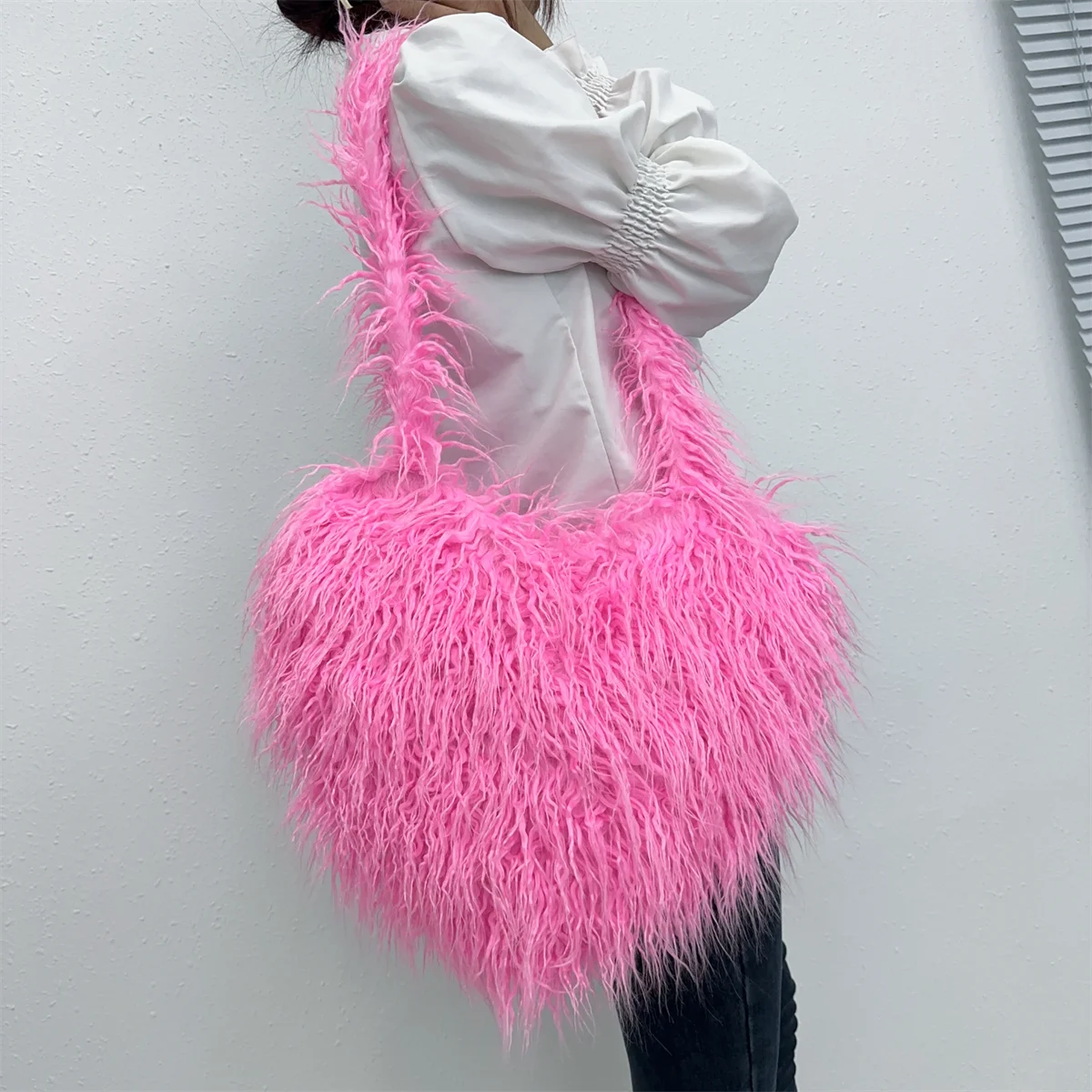 Heart Shaped Faux Fur Shoulder Bag Fluffy Plush Winter Women Handbags Cute Love Crossbody Bags for Women 2023 Tote Lady Shopper