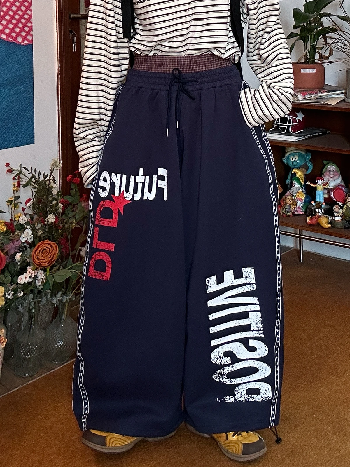 

Американские ретро-спортивные брюки с принтом и нашивками, с поясом, женские, свободные, в стиле BF, в пол, весенние, новые, асимметричные, повседневные