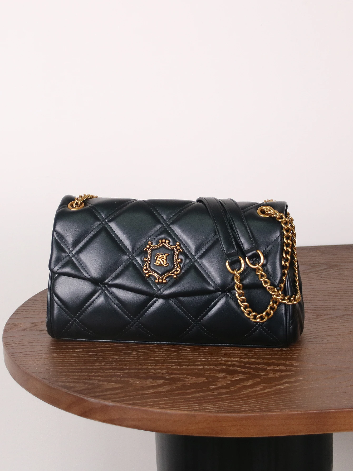 

Fashion new handbag 2025 Joker fashion Europe and the United States elegant one-shoulder handbag rhombic chain luxury high sense