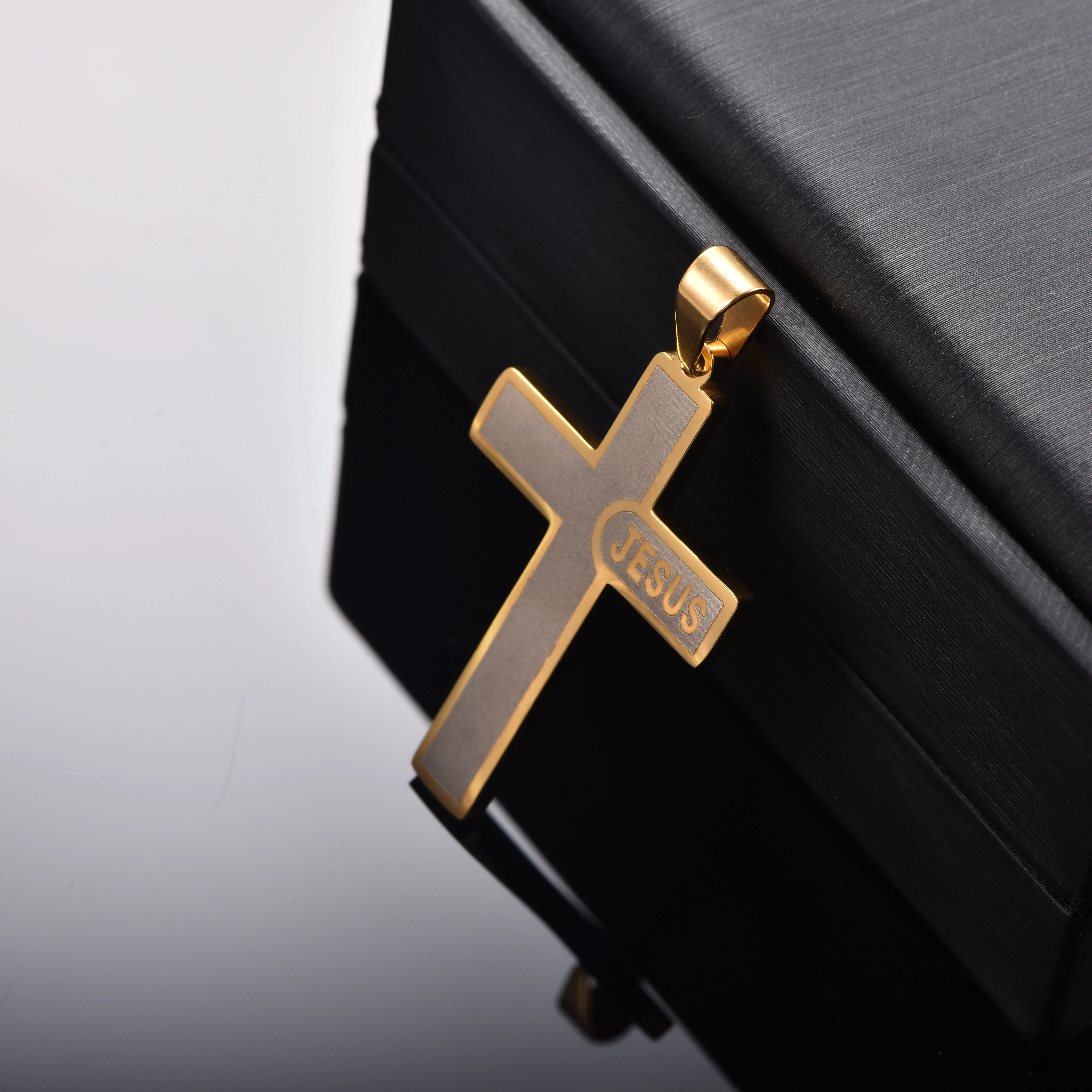 18K Gold/Schwarz/Silber plattierter zweifarbiger Edelstahl-Anhänger, christlicher Glaubensschmuck für den täglichen Gebrauch – Detail 4