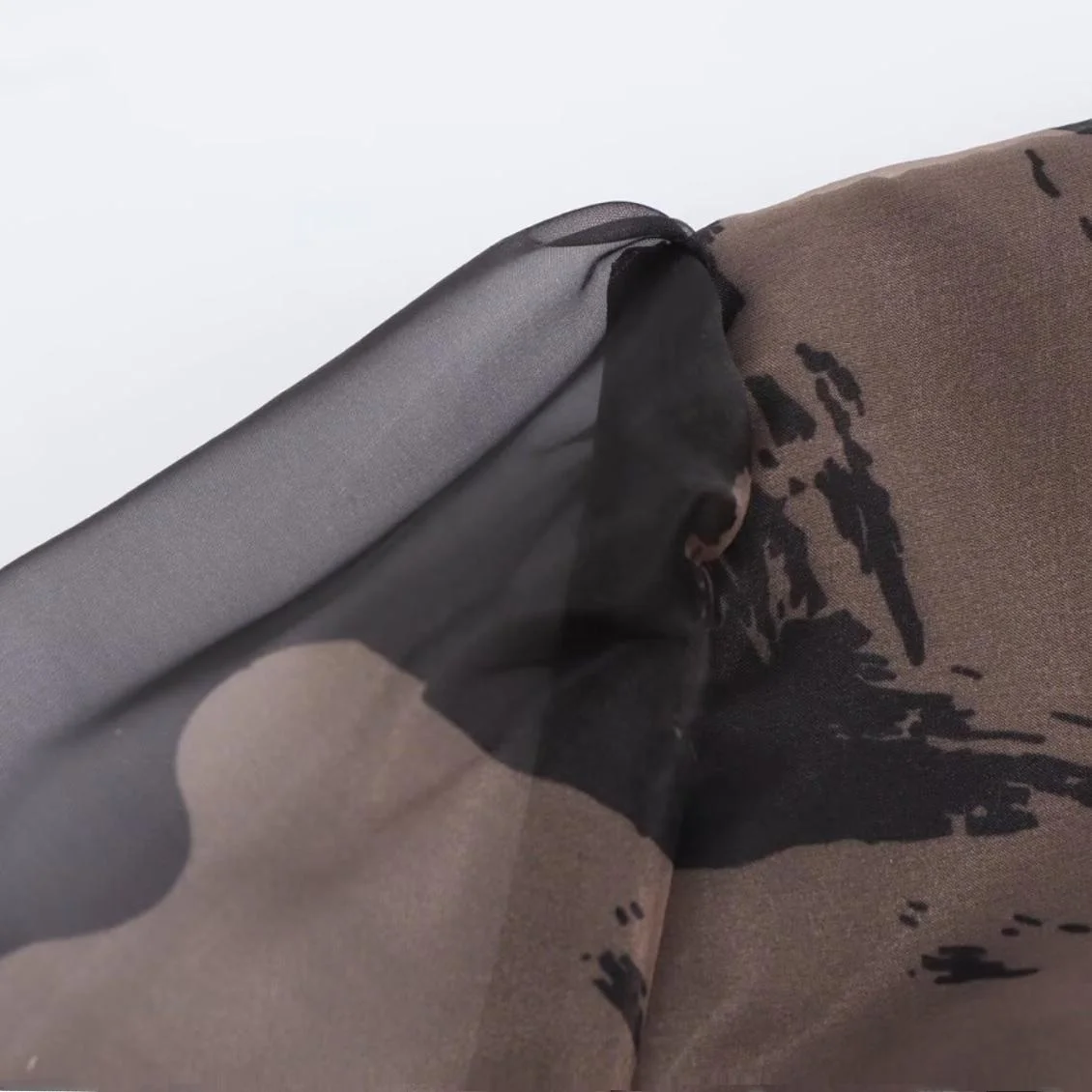 Vestido F E com Saia de Tule em Camadas e Decote em V, Design E em Tecido de Poliéster, Manga Longa, Cin...