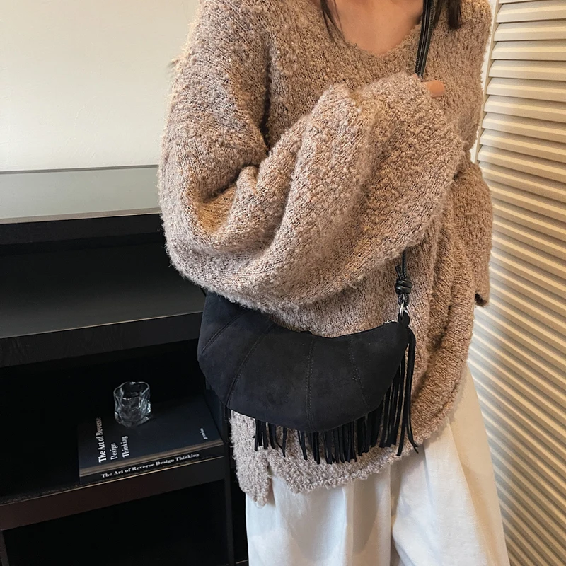 الجانب الأيسر تصميم فاسق نمط شرابة بولي PU حقائب كتف جلدية للنساء 2025 شرابات حقيبة كروسبودي جديدة الإناث ​ حقائب اليد الفاخرة