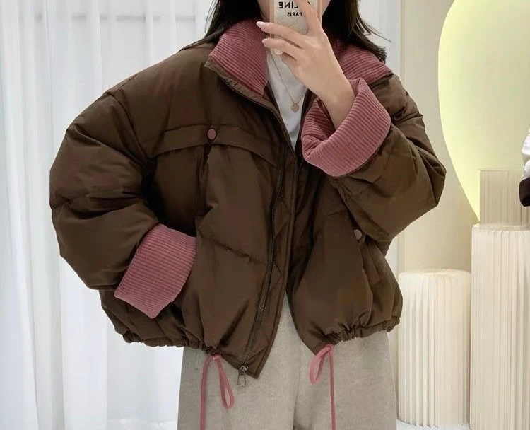 

Color Blocking Stand Up Collar Short Down Jacket for Women in Winter 2025 New Thick and Loose Warm Bread Jacket