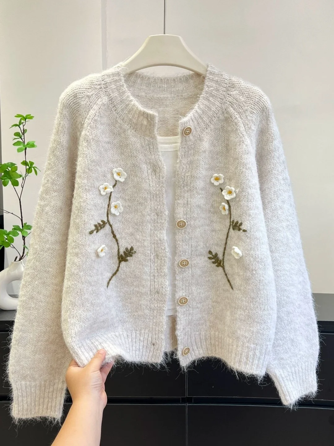 Stylish round Neck Long Sleeve Knitted Cardigan Floral Embroidery Trendy Women's Top Casual Loose Fit Soft Polyester Fiber