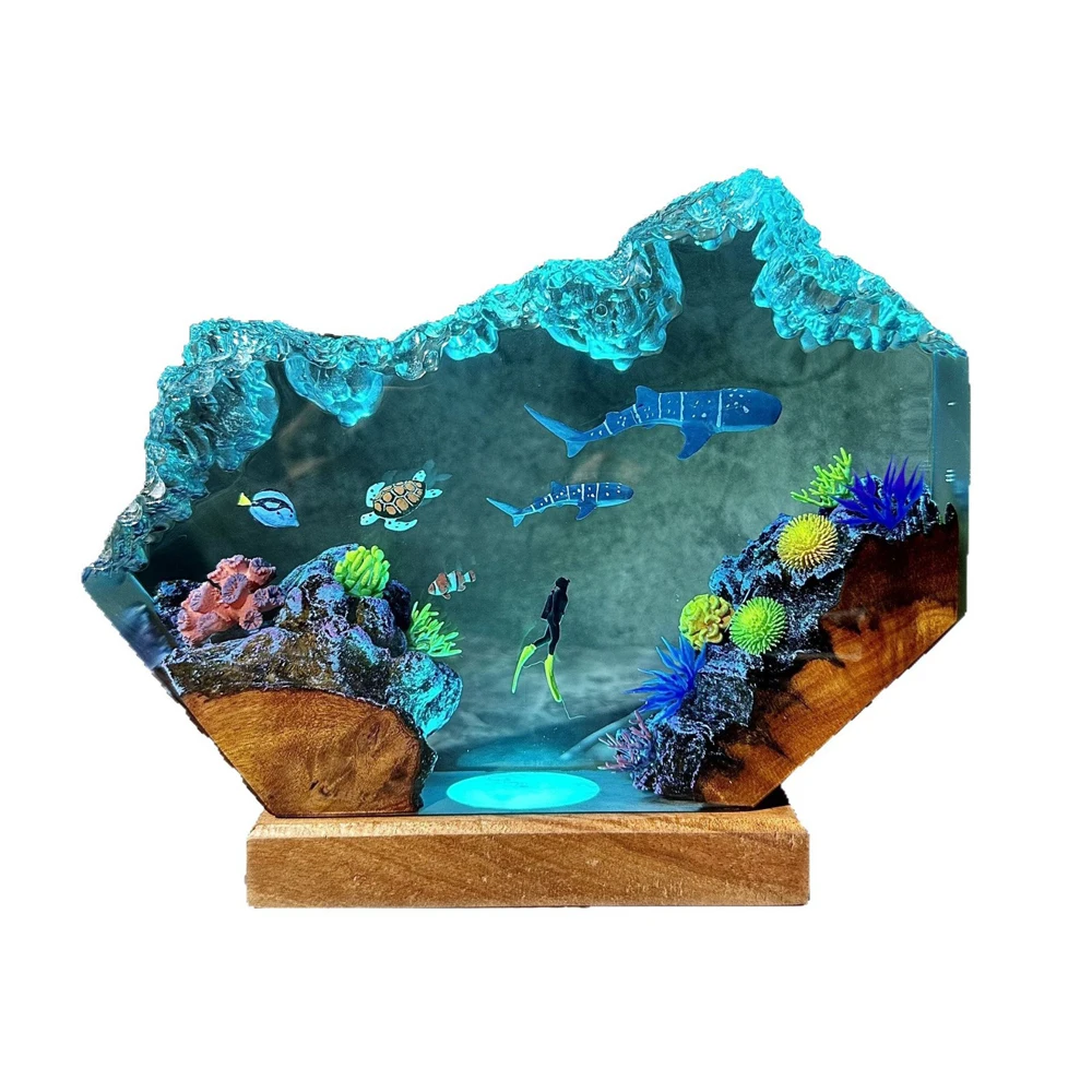 Lampu Meja Resin Organisme Dunia Bawah Laut Lampu Dekorasi Seni Kreatif Lampu Malam Tema Penyelam Hiu Paus Pengisi Daya USB