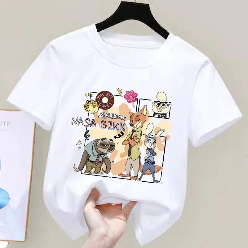 

Компания Disney сотрудничает с Zootopia по поводу летних футболок с короткими рукавами для мальчиков и девочек, на которых изображены персонажи Джуди и Ника.